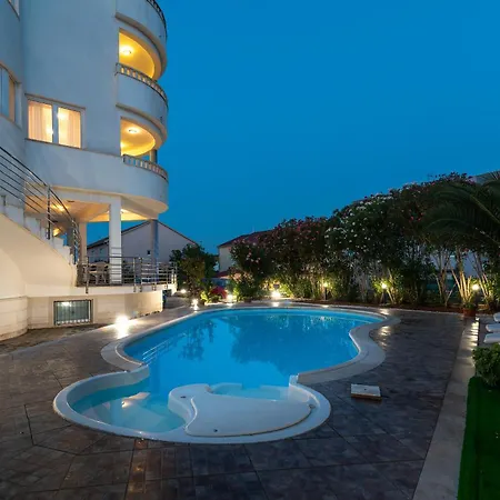 Ani Apartahotel *